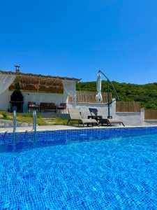 Havuz ve barbekü Alanı